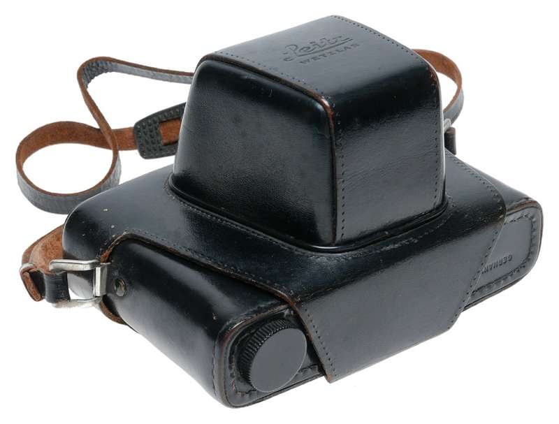 Leica Black leather ever ready SLR camea hard case with strap excellent