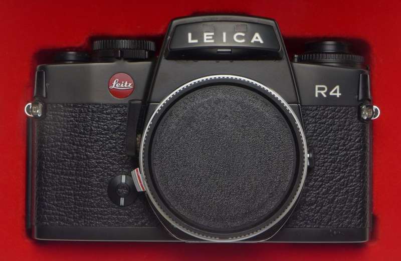 R4 Leica Black 35mm film Classic camera SLR pristine body with shell cased cap