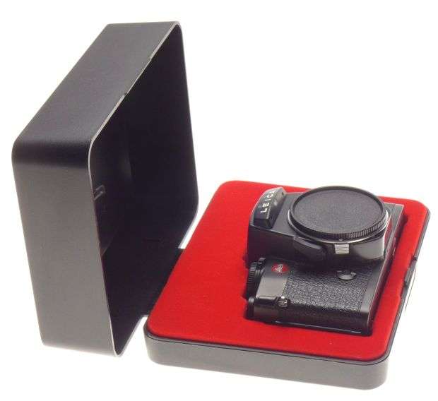 R4 Leica Black 35mm film Classic camera SLR pristine body with shell cased cap