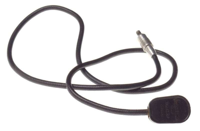 Black Original Leitz Flash sync cable plug-in typ LEICA sychronization adapter