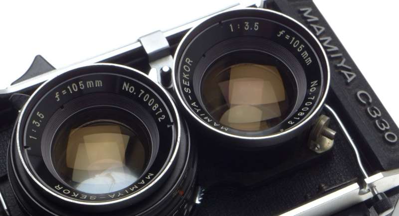 MAMIYA C330 PROFFESSIONAL 6x6 BLUE 3.5/105mm SEKOR LENS TLR MEDIUM FORMAT CAMERA