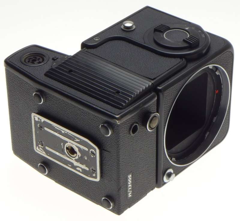 HASSELBLAD 500 EL/M CAMERA BODY WITH WAIST LEVEL FINDER BATTERY CONVERSION DONE