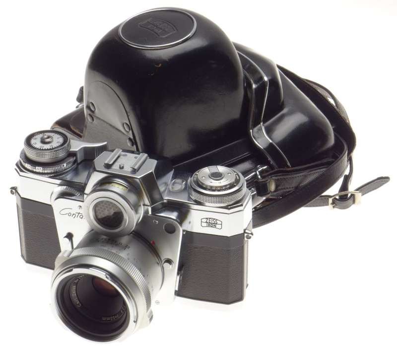 ZEISS CONTAREX Bullseye SLR 35mm chrome film camera Tessar 1:2.8/50mm lens cased
