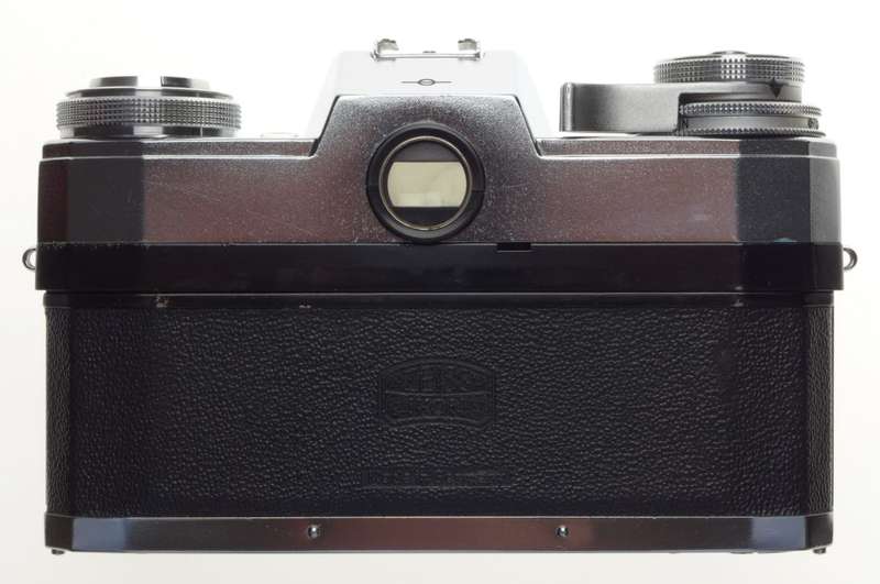 ZEISS CONTAREX Bullseye SLR 35mm chrome film camera Tessar 1:2.8/50mm lens cased