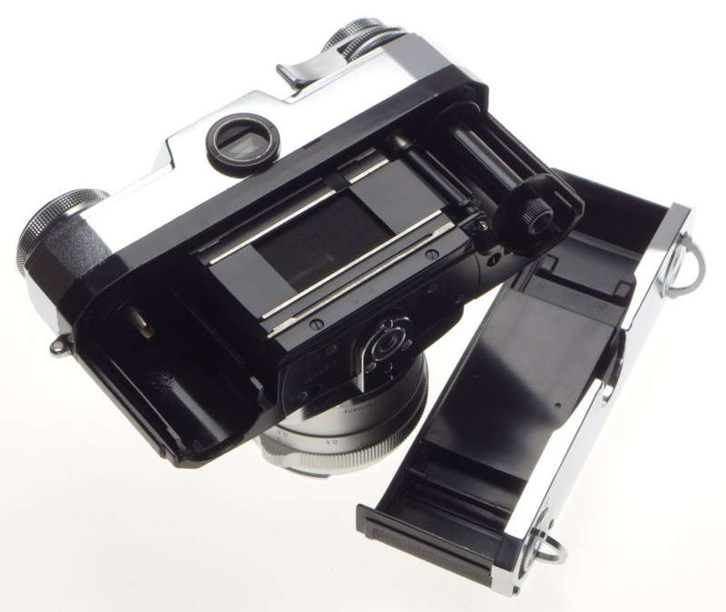 ZEISS CONTAREX Bullseye SLR 35mm chrome film camera Tessar 1:2.8/50mm lens cased