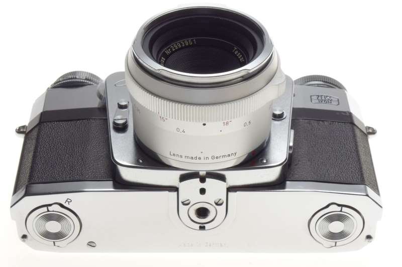 ZEISS CONTAREX Bullseye SLR 35mm chrome film camera Tessar 1:2.8/50mm lens cased