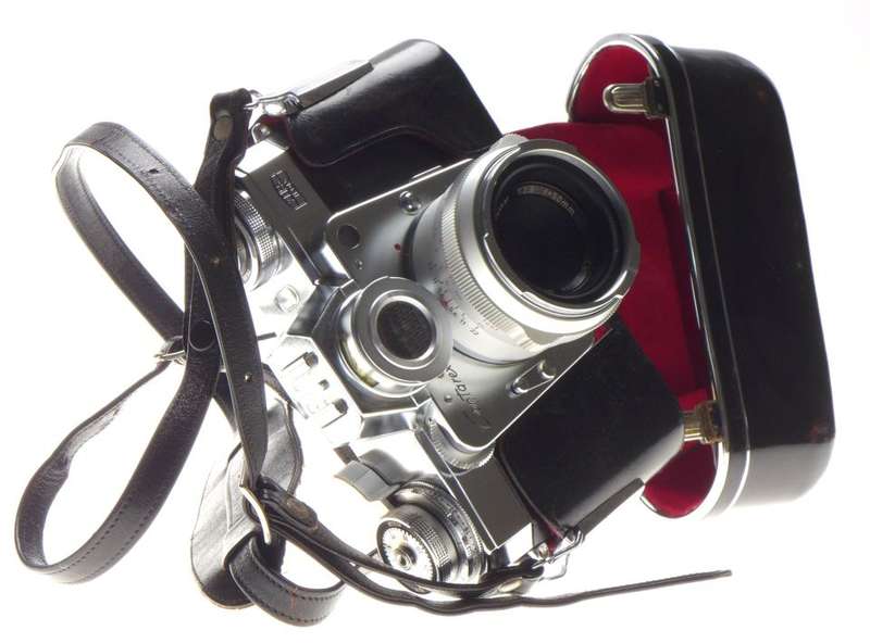 ZEISS CONTAREX Bullseye SLR 35mm chrome film camera Tessar 1:2.8/50mm lens cased