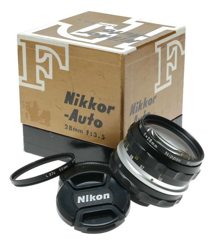 Nikkor-H f=28mm auto 1:3.5 f=2.8cm Nippon 35mm slr lens caps Box