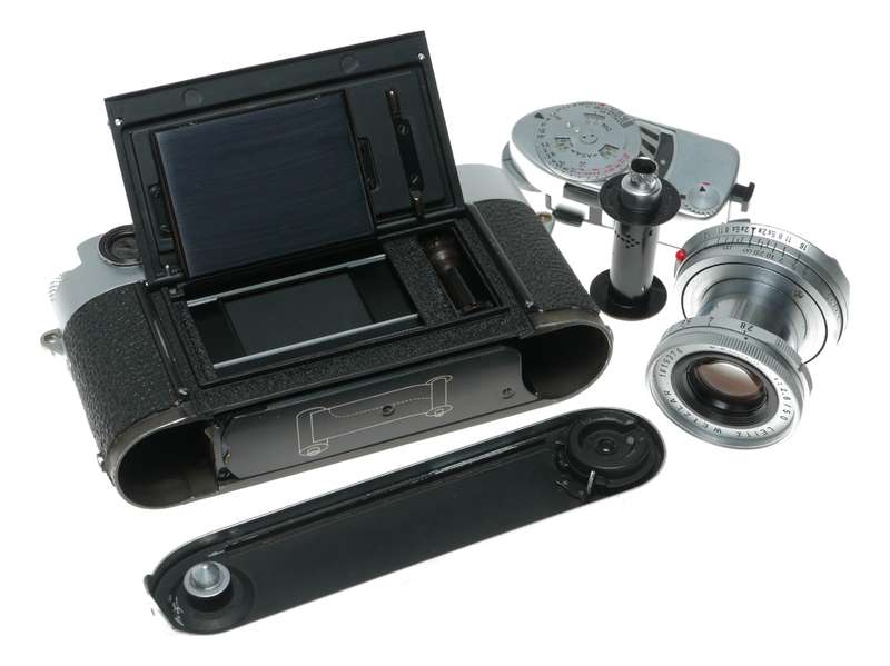 Leica M3 Elmar 2.8/50 mm lens meter 35mm vintage RF film camera setup