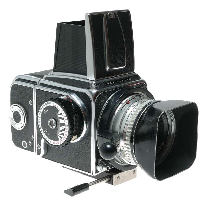 Hasselblad 500C film camera Zeiss Planar 1:2.8 f=80mm lenses filters finders roll film magazine.