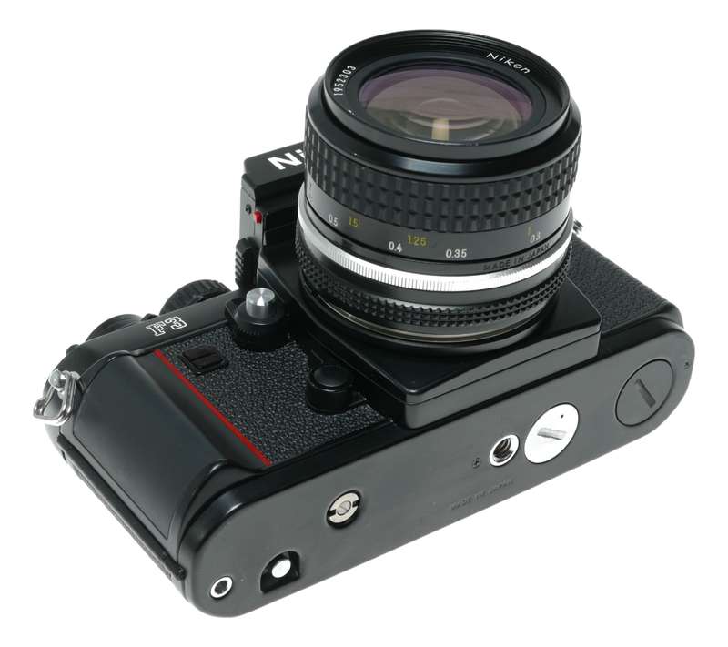 Nikon F3 35mm film SLR camera Nikkor 1:3.5 28mm MD-4 Motor SB-15 Speedlite Accessories