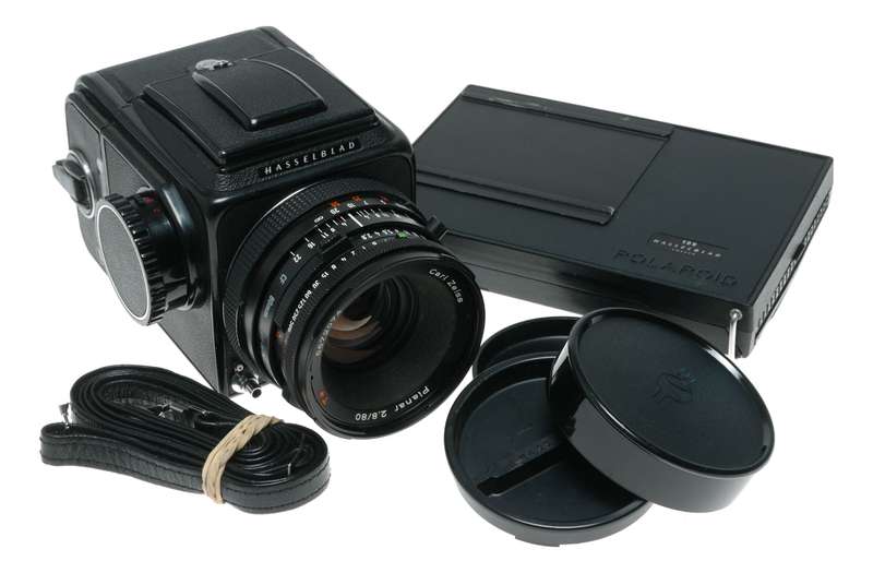 Hasselblad 500 C/M black roll film 6x6 Zeiss Planar 2.8/80 T 100 Polaroid instant magazine