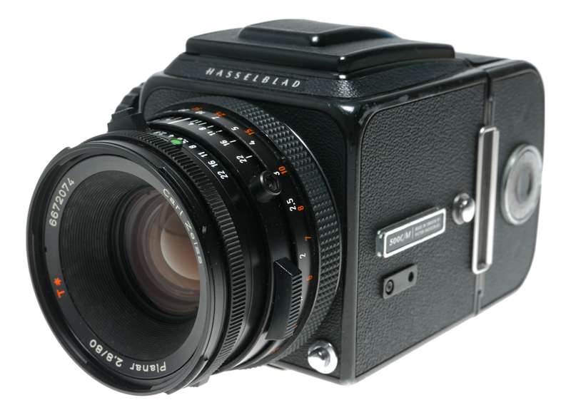 Hasselblad 500 C/M black roll film 6x6 Zeiss Planar 2.8/80 T 100 Polaroid instant magazine