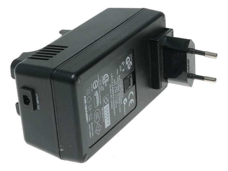 Leica M8 Battery Charging Unit 14463 in box cables papers
