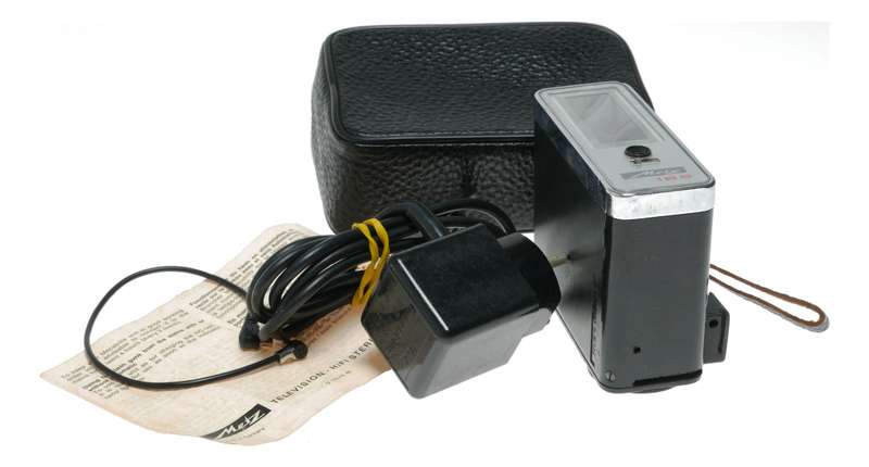 Metz 185 Mecablitz camera hot shoe flash with charger pouch instructions