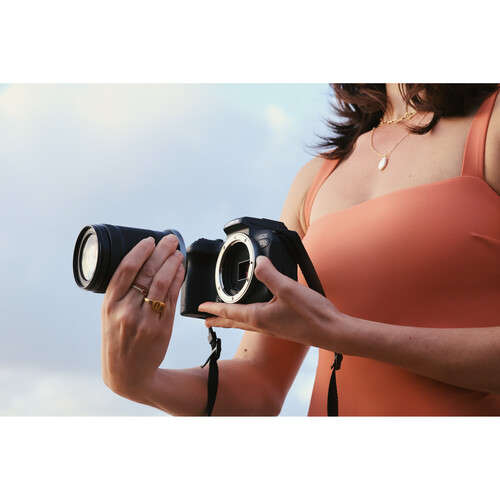 Canon EOS R10 + RF-S 18-150mm Lens