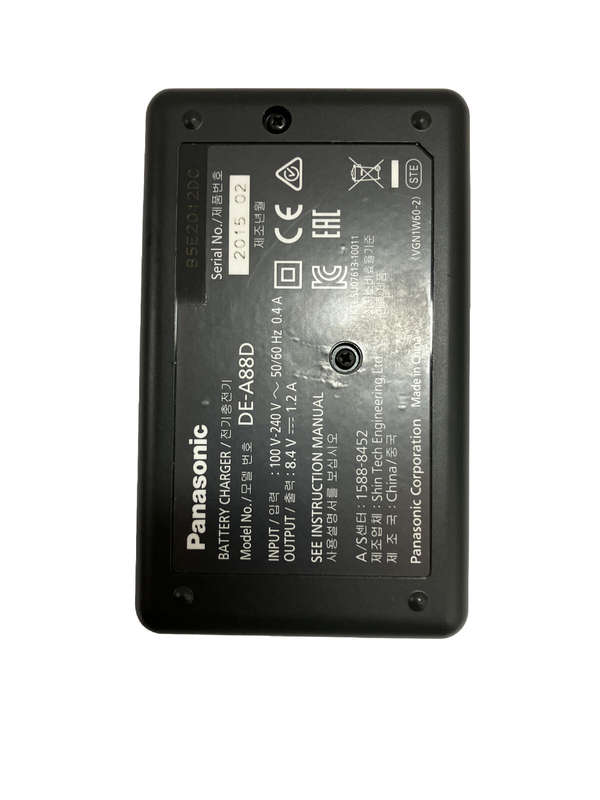 PANASONIC DE-A88 BATTERY CHARGER