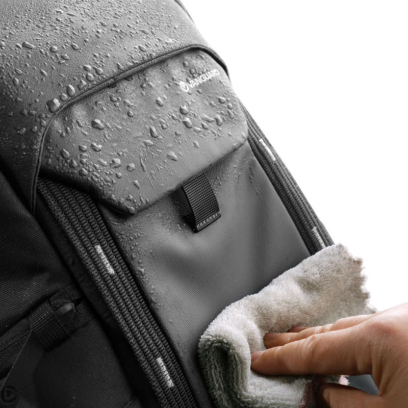 VANGUARD MOCHILA VEO ADAPTOR S46 Black Modern Camera Backpack With USB Port