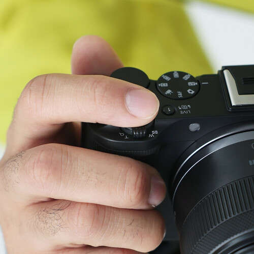 Canon EOS R50 V 2.4 GHZ Mirrorless Camera Body