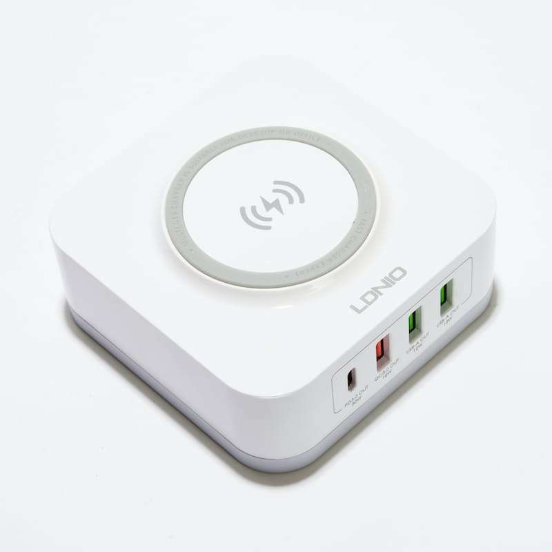 LDNIO 32W Desktop Power Station with Wireless Charger