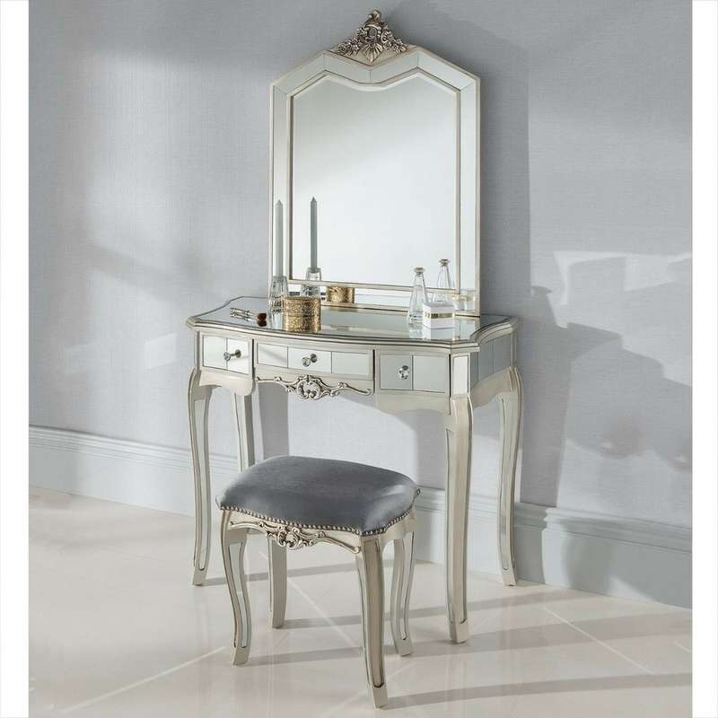 Vintage Mirror Dresser Set Classic And Stylish Bedroom Furniture