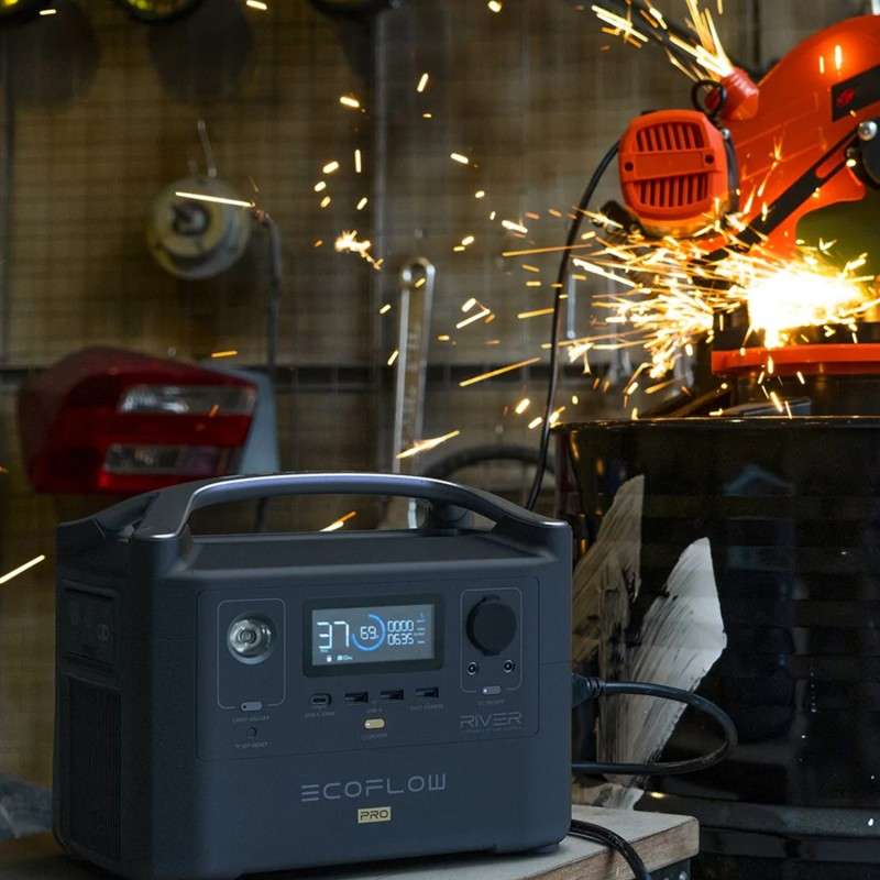 ECOFLOW RIVER PRO Portable Power Station - 720Wh Battery - 600W output 200W Solar SA Socket