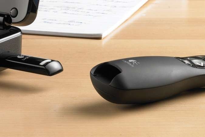 Logitech Wireless Presenter R400 Red Laser Pointer  Up to 15 metre (2.4GHz) range  storable plug ...