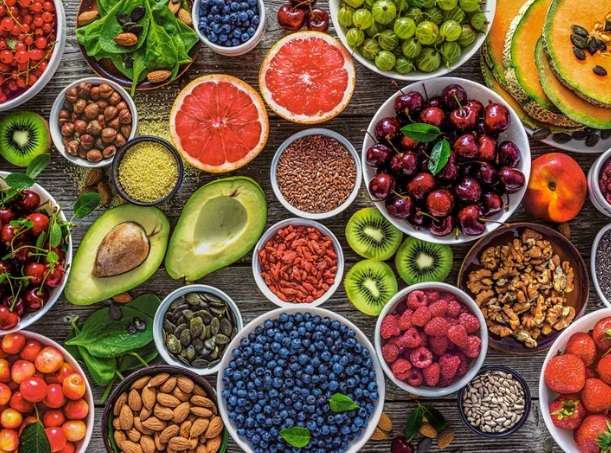 Table Full of Superfood (2000 Piece Puzzle)