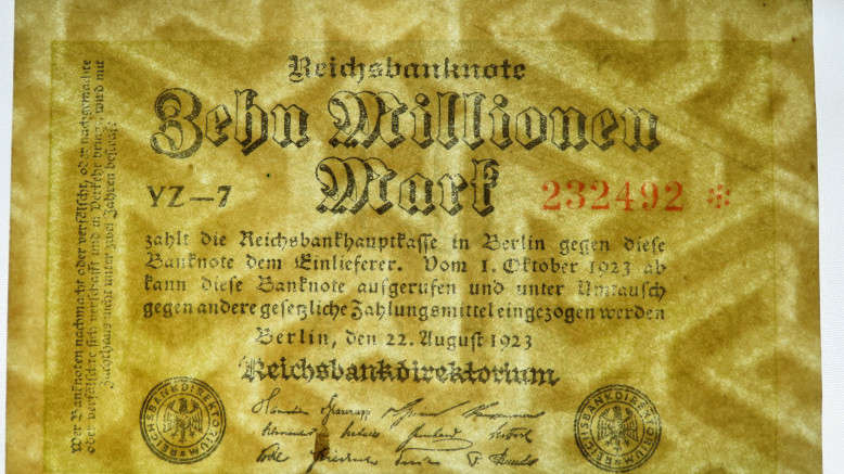 Germany - 10 Million Mark, 1923, p-106a Stars Watermark
