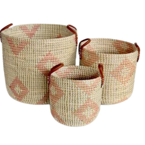 Set of 3 baskets natural seagrass and pink basket