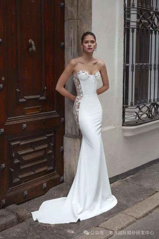 (Rental) Zelda , boob tube mermaid wedding dress.