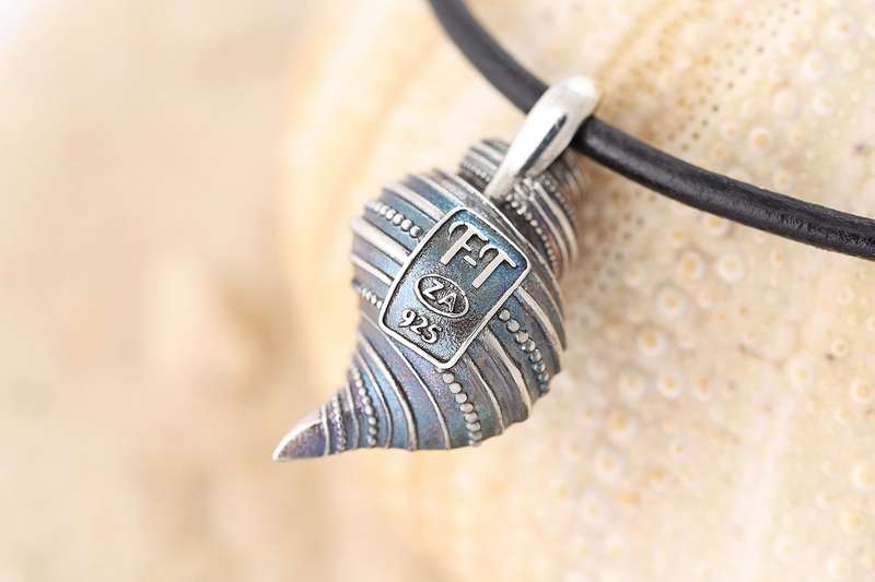 Winkle shell pendant