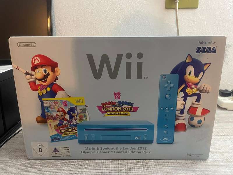 Nintendo Wii Mario & Sonic Console - Mint condition -