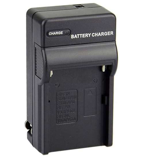 Travel Charger for a F550 Camera Battery