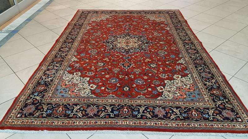 Persian Isfahan Carpet 292cm x 202cm Hand Knotted