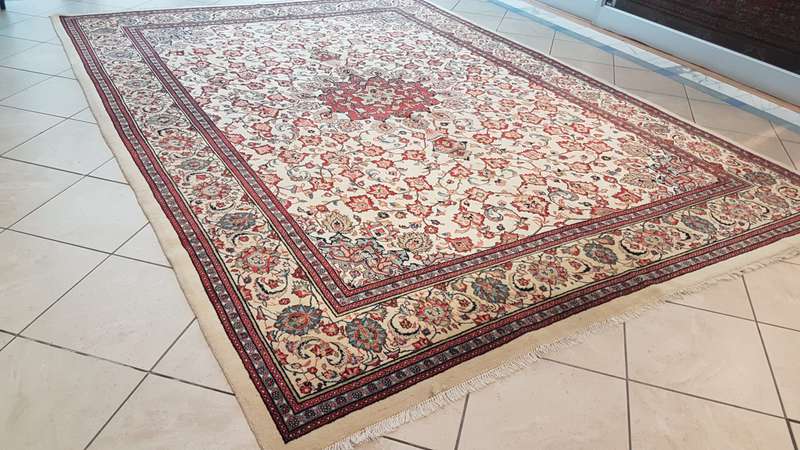 Fine Persian Sarough Carpet 366cm x 274cm Hand Knotted