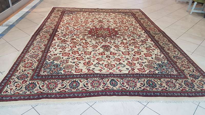 Fine Persian Sarough Carpet 366cm x 274cm Hand Knotted
