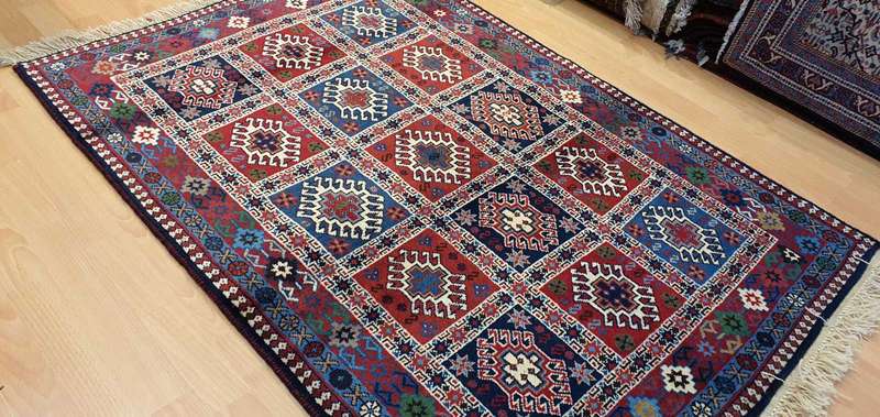 Very Fine Persian Yalemeh Carpet 150cm x 100cm Hand Knotted