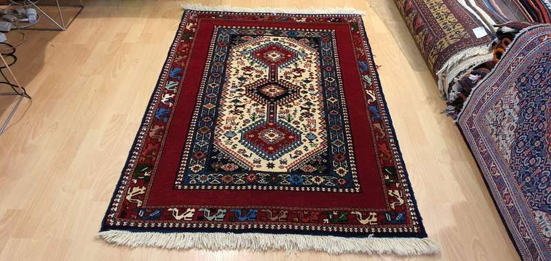 Very Fine Persian Yalemeh Carpet 150cm x 100cm Hand Knotted