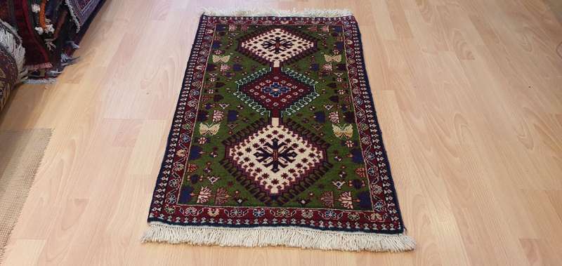 Very Fine Persian Yalemeh Carpet 100cm x 60cm Hand Knotted