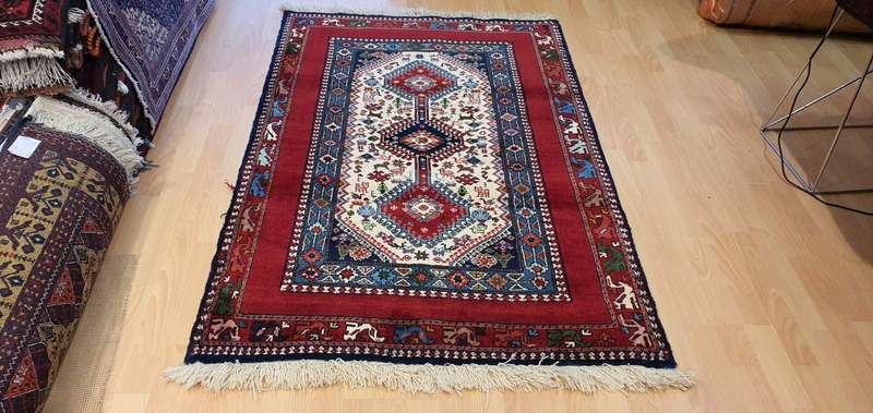 Very Fine Persian Yalemeh Carpet 150cm x 100cm Hand Knotted