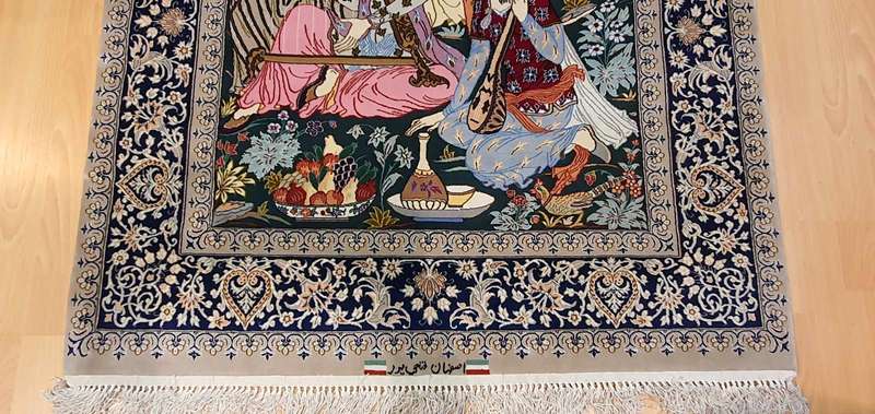 Very Fine Persian Pictorial Isfahan Carpet 175cm x 115cm Hand Knotted