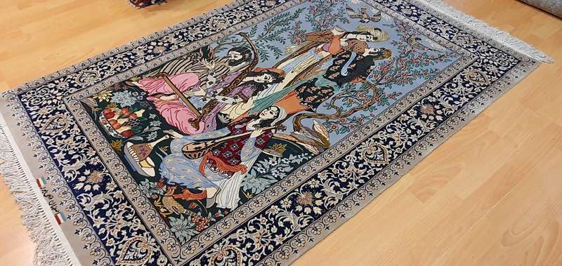 Very Fine Persian Pictorial Isfahan Carpet 175cm x 115cm Hand Knotted