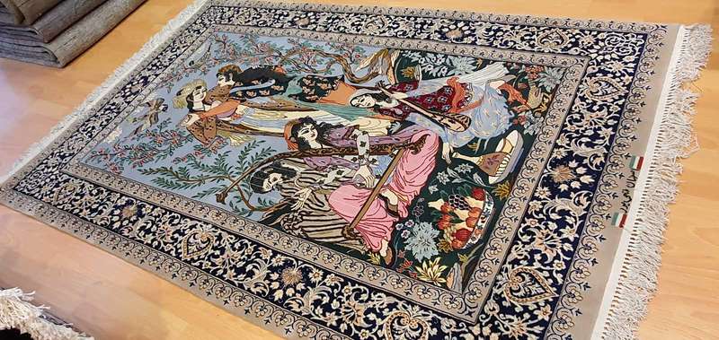 Very Fine Persian Pictorial Isfahan Carpet 175cm x 115cm Hand Knotted
