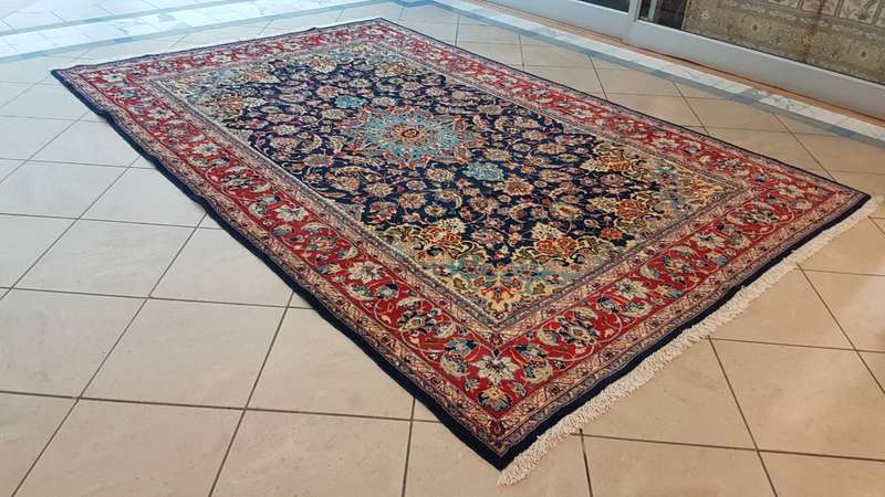Persian Isfahan Carpet 320cm x 217cm Hand Knotted