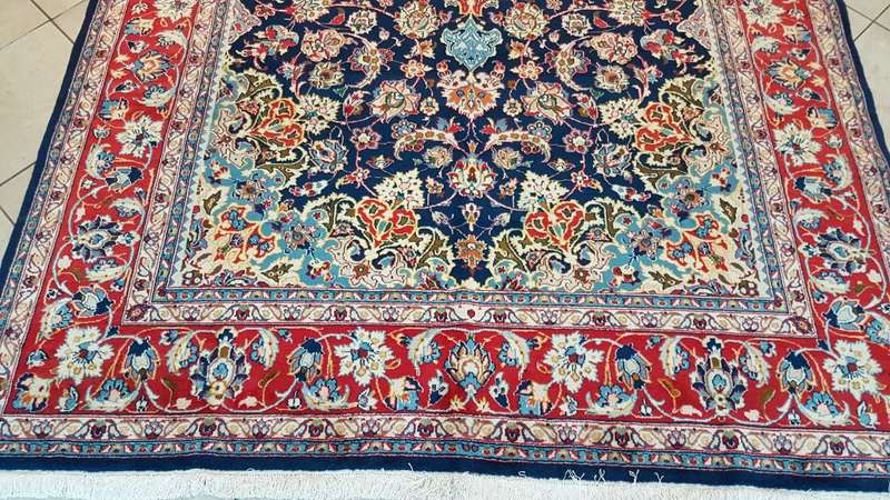 Persian Isfahan Carpet 320cm x 217cm Hand Knotted