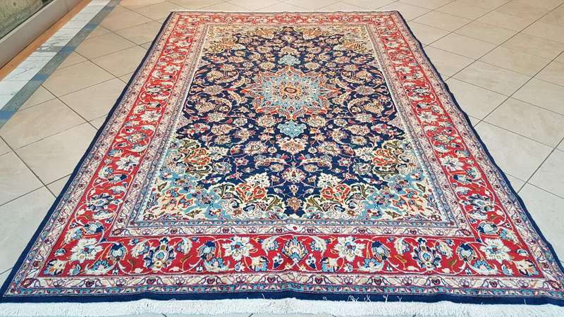 Persian Isfahan Carpet 320cm x 217cm Hand Knotted
