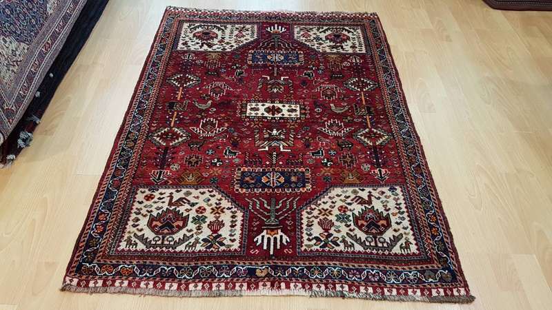 Very Fine Persian Qashgaye Carpet 143cm x 105cm Hand Knotted
