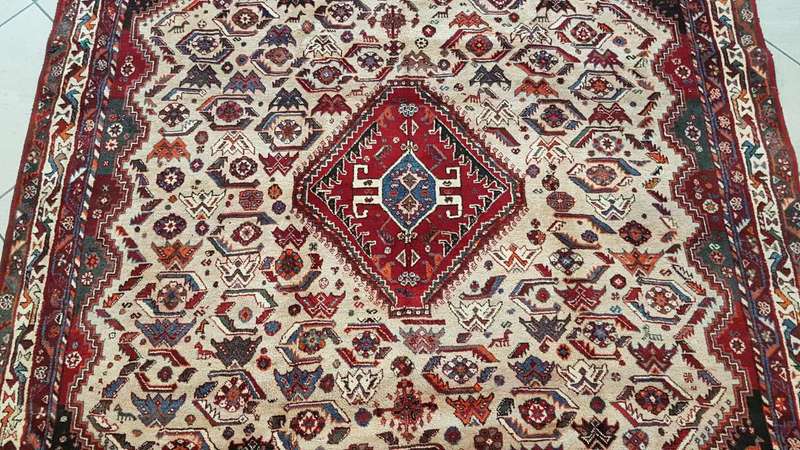 Very Fine Persian Qashqai Carpet 260cm x 176cm Hand Knotted