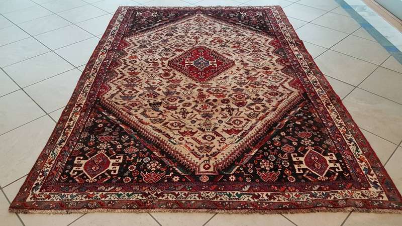 Very Fine Persian Qashqai Carpet 260cm x 176cm Hand Knotted